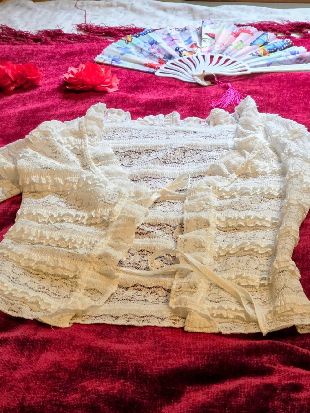 LOVELY CREAM Y LACE CARDIGAN NEW..FRESH..DARLING..SMALL